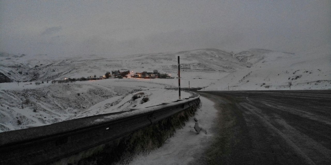 Erzincan’ın Yüksek Kesimlerinde Kar Yağışı Etkili Oluyor