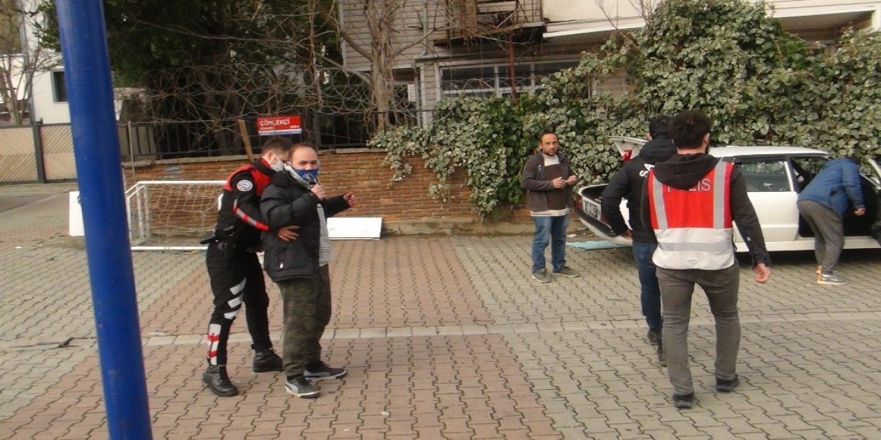 sarıyer’de Market Bahanesiyle Kısıtlamayı Delenlere Polis, "ekmek Almaya 2 Kişi Mi Gidiyorsunuz”
