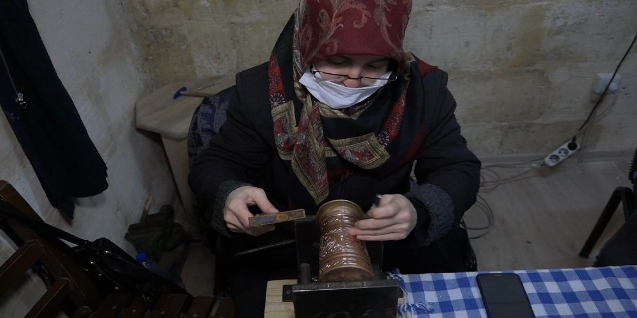 Ağrılarından Bakır İşleyerek Kurtuldu