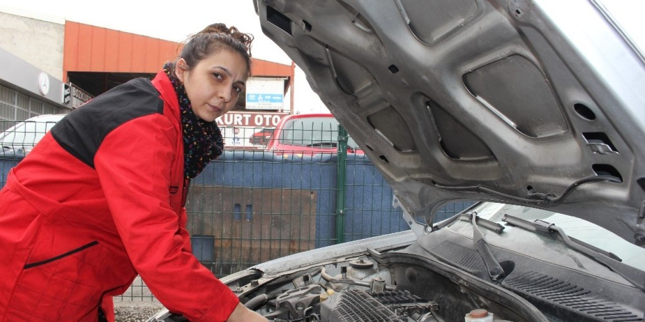 Sanayide Muhasebeci Olarak Girdiği İşletmede Dizel Araçların Enjektörünü Tamir Ediyor