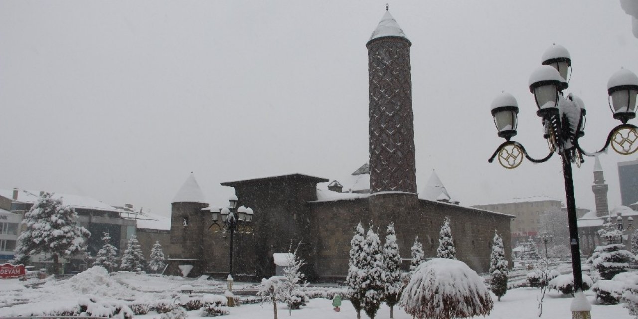 Erzurum’a Mart Karı