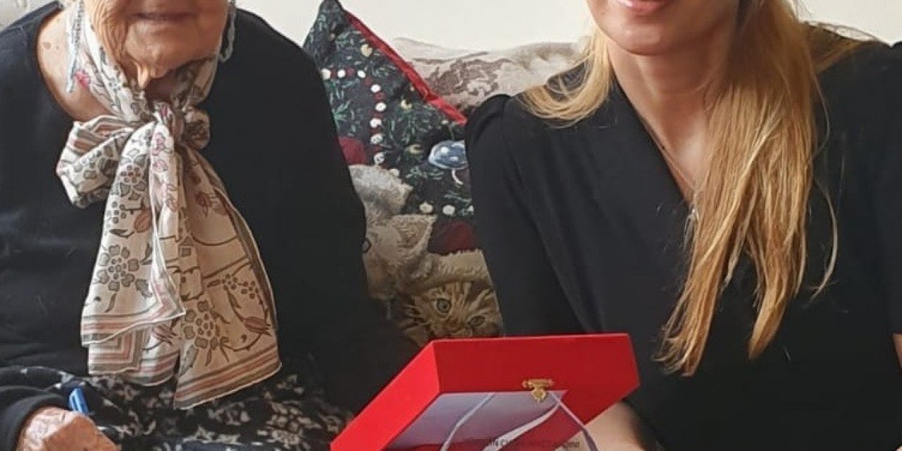 Tügi̇ad’dan Muazzez İ̇lmiye Çığ’a Yüz Yılın Cumhuriyet Kadını Ödülü