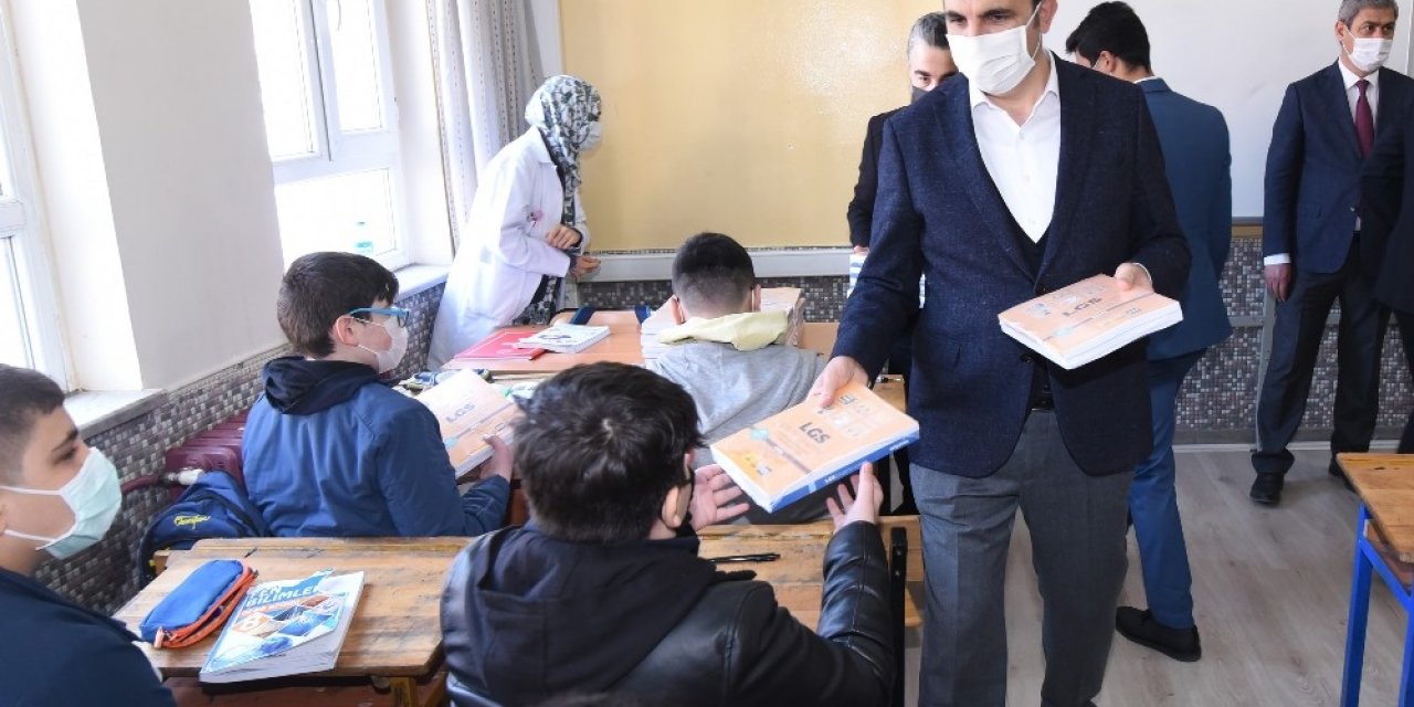 Konya Büyükşehir’den 8. Sınıf Öğrencilerine Lgs Çalışma Kitabı