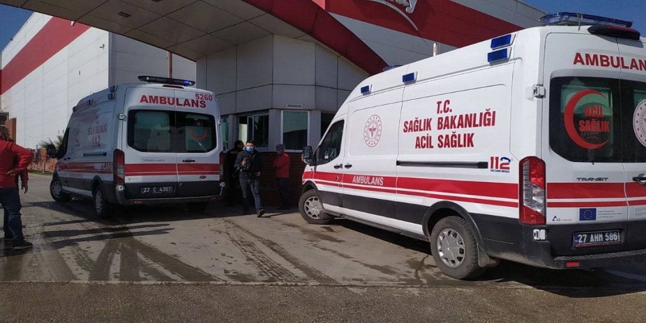 Kuruyemiş Fabrikasında Korkutan Yangın: 12 Kişi Dumandan Etkilendi