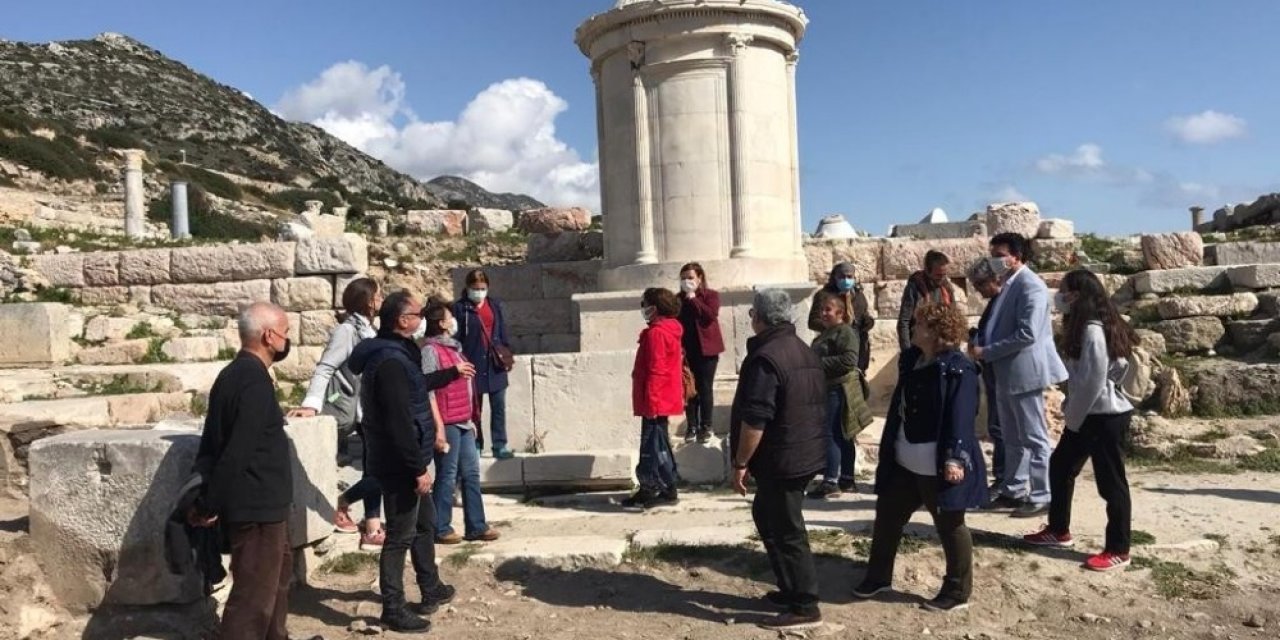 Knidos Antik Kenti’ni Gezdiler
