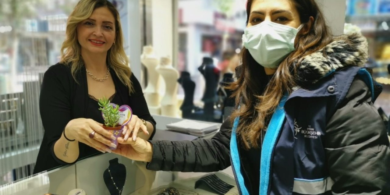 Büyükşehir’den Kadınlara Çiçekli Kutlama