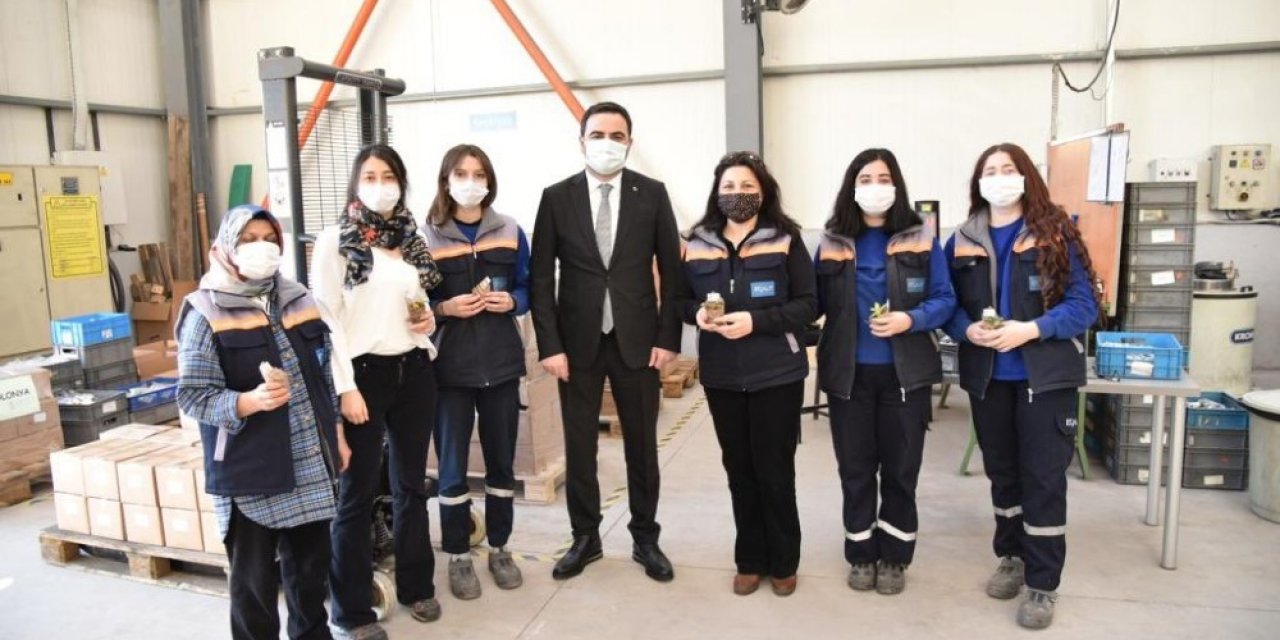 Özlü, İlçedeki Emekçi Kadınlarla Bir Araya Geldi