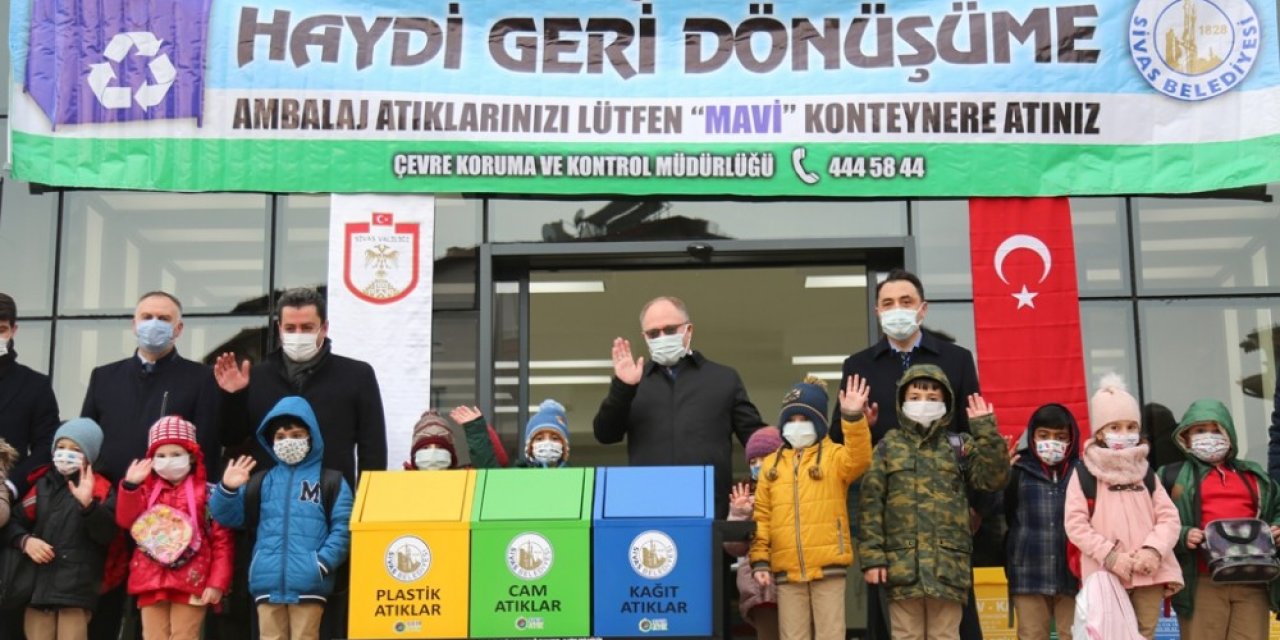 Belediyeden Okullara 600 Adet Atık Kutusu
