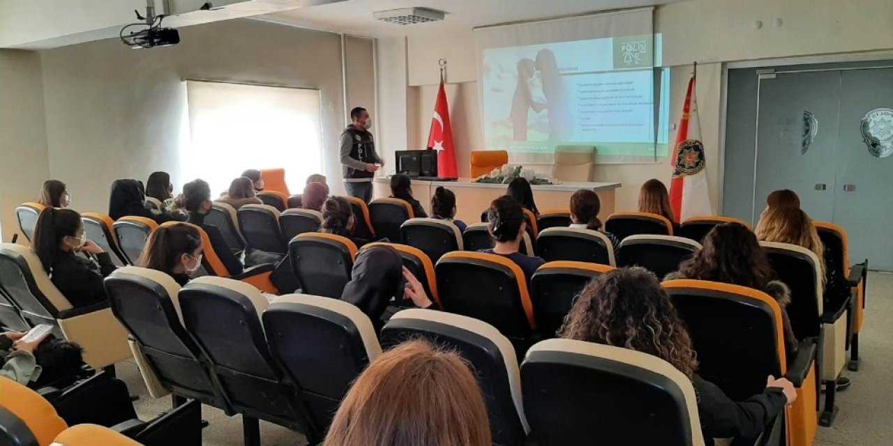 “en İ̇yi Narkotik Polisi:anne” Semineri Verildi