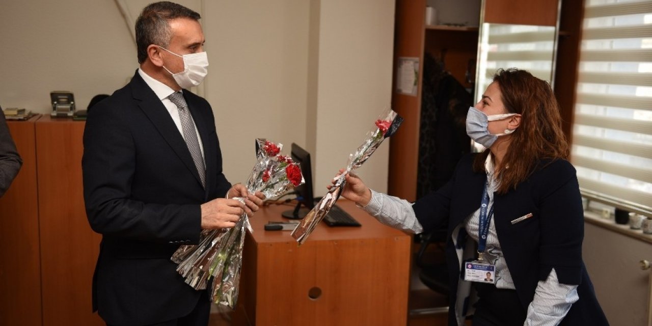 Çorum Belediyesi’nden Kadınlara Karanfil