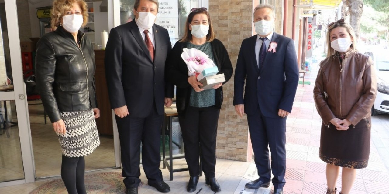 Manisa’da Kadın Muhtarların Kadınlar Günü Kutlandı