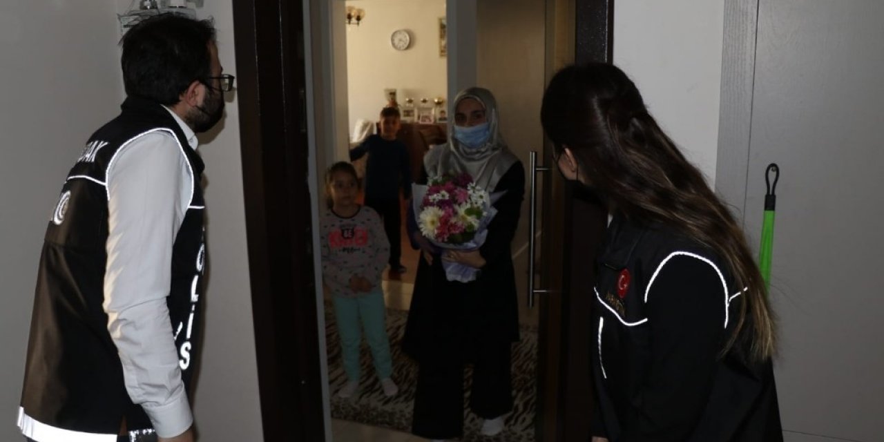 Narkotik Polisini Karşılarında Görünce Şaşkınlıklarını Gizleyemediler