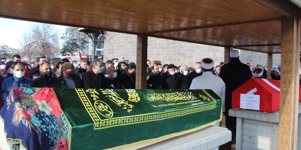 Trafik Kazasında Hayatını Kaybeden Uzman Çavuş Öztürk Ve Ailesi Son Yolculuğuna Uğurlandı