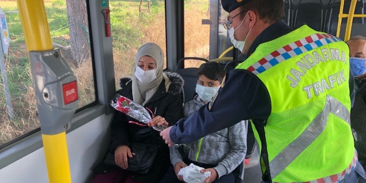 Manisa Jandarması Kadınlar Günü’nü Kutladı