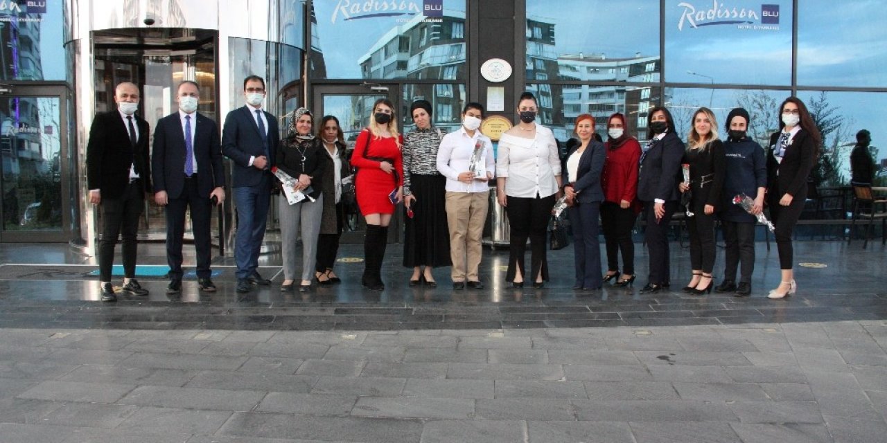 Kadın Sağlık Çalışanları Kadınlar Günü Etkinliğinde Bir Araya Geldi