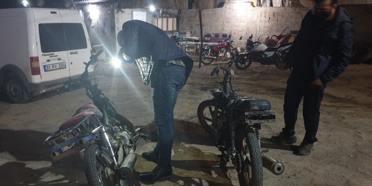 Reyhanlı’da Çalıntı Motosikletler Denetim Yapan Polise Takıldı
