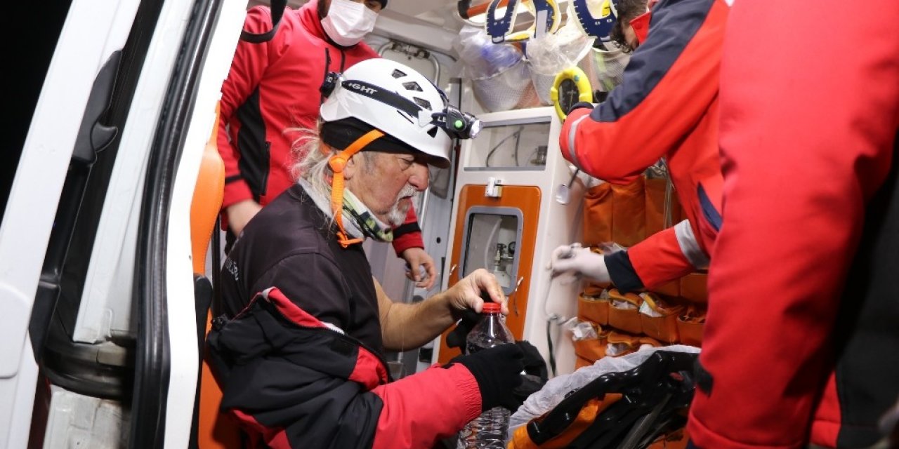 Hasandağı’nda Mahsur Kalan 2 Dağcı Askeri Helikopterle Hastaneye Kaldırıldı