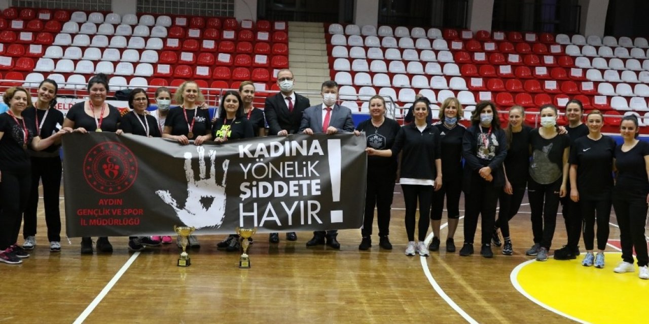Kadına Şiddete Voleybol Müsabakası İle Dikkat Çektiler