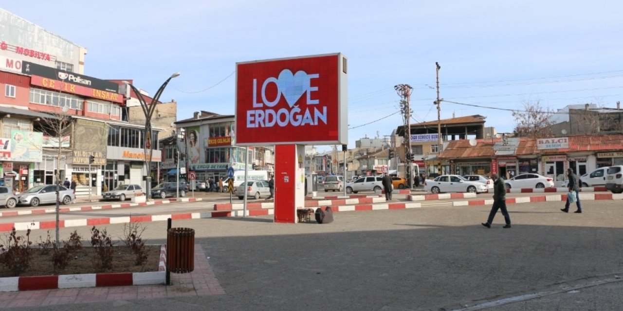 Erciş’te “love Erdoğan” Görseli