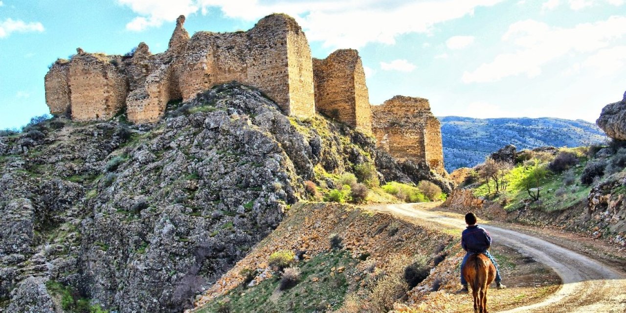 Yıllara Meydan Okuyan Hurman Kalesi