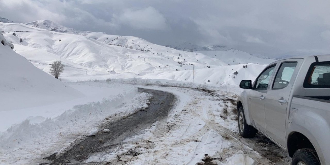 Tunceli’de Kar Nedeniyle Kapanan 20 Köy Yolundan 17’si Açıldı
