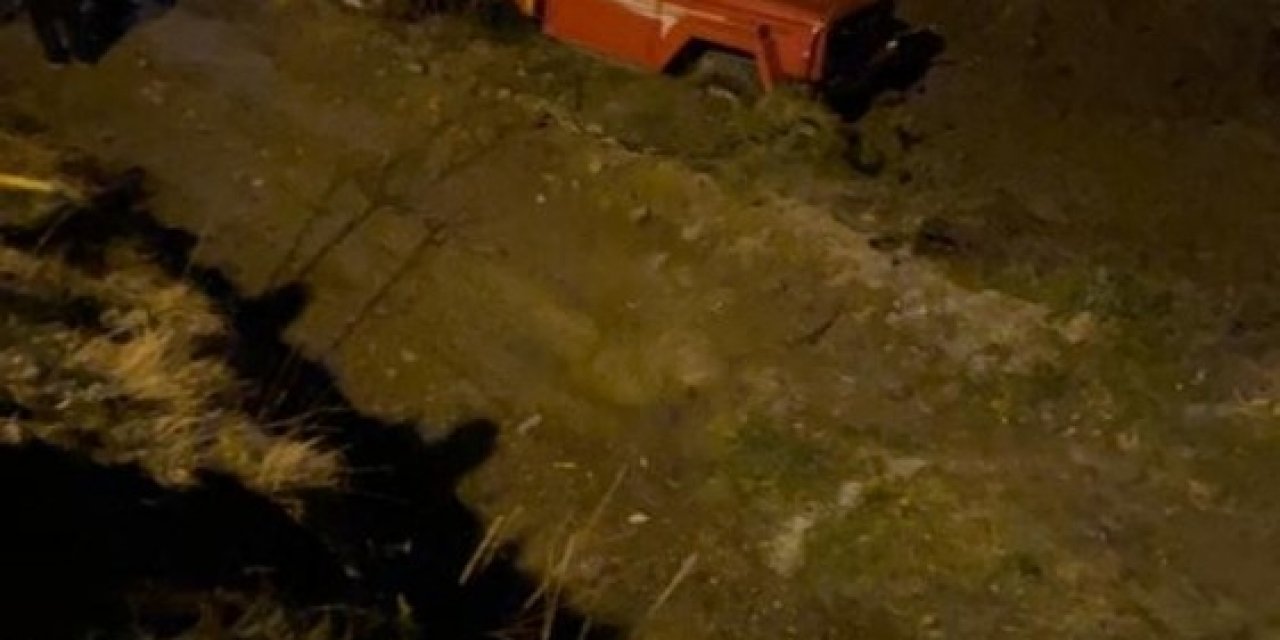 Kamyonetiyle Bahçeye Uçtu, Hayatını Kaybetti