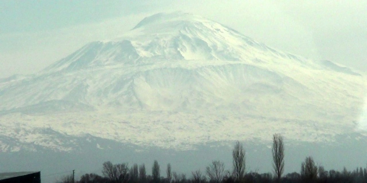 Ağrı Dağı Ovanın Yeşili İle Bütünleşti