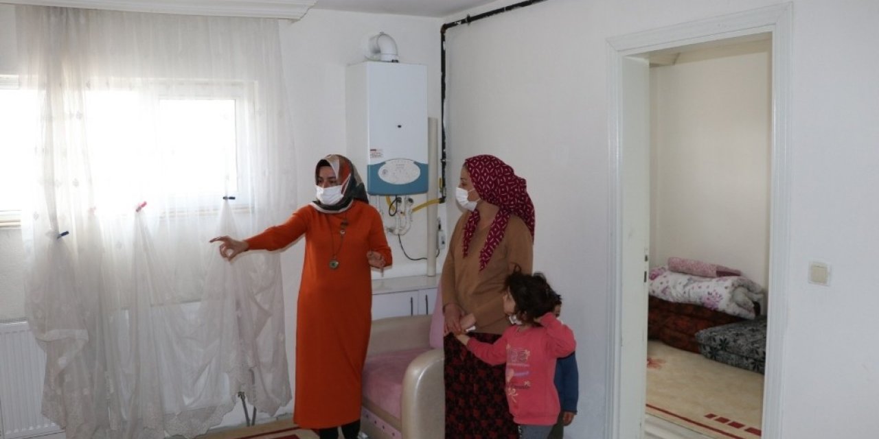 Gaziantep’te İki Çocuğuyla Sokakta Kalan Anneye Yardım Eli
