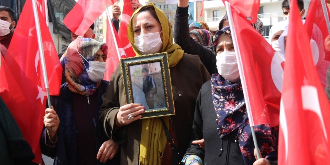 Annelerin Çığlıkları Yükseldikçe Evlat Nöbetine Katılım Devam Ediyor