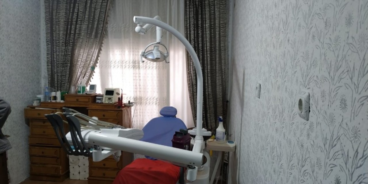 Oturduğu Evi Kaçak Diş Muayenehanesine Çevirmiş