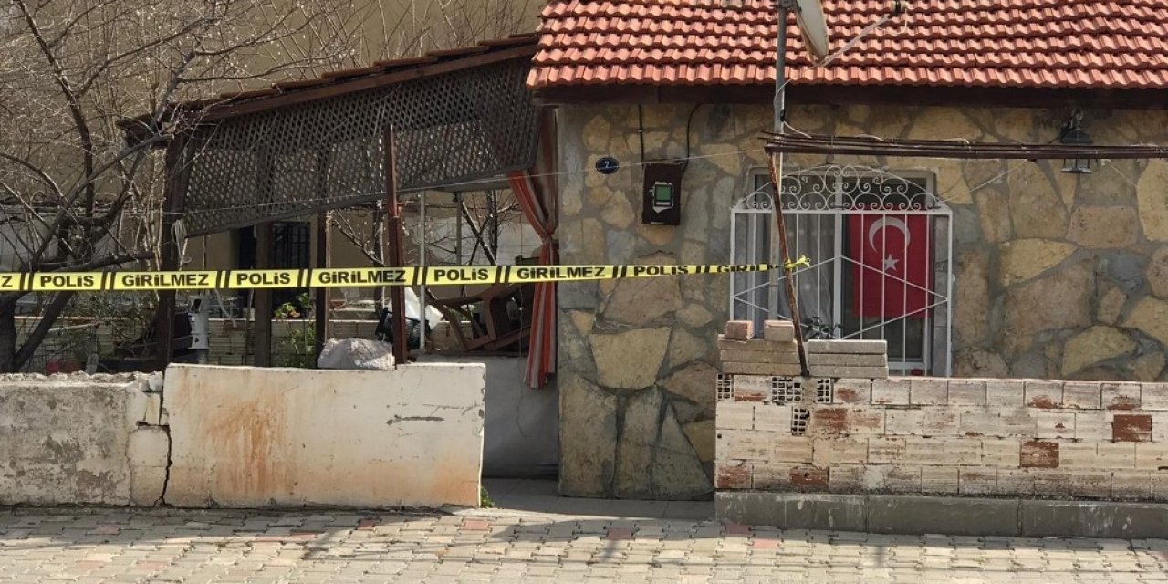 İ̇zmir’de Şüpheli Ölüm: Yaşlı Adam Evinde Ölü Bulundu