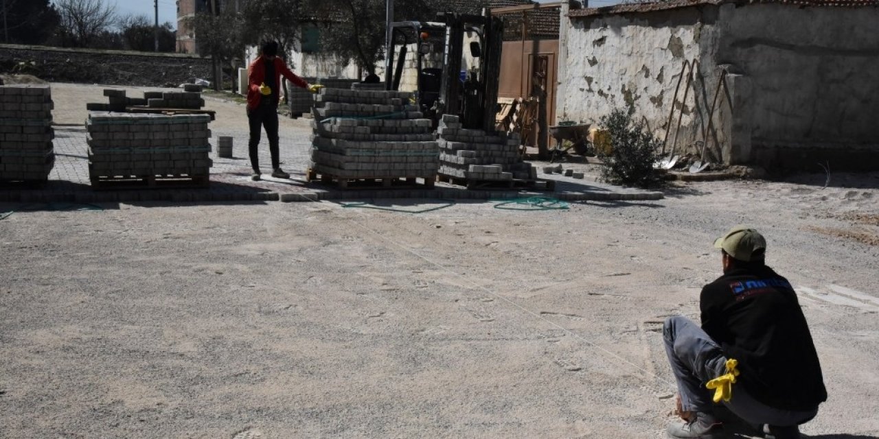 Yunusemre’den Muradiye’ye Kilitli Parke Taşı