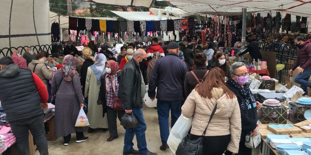 Pazar Alışverişi Korona Virüs Tanımıyor