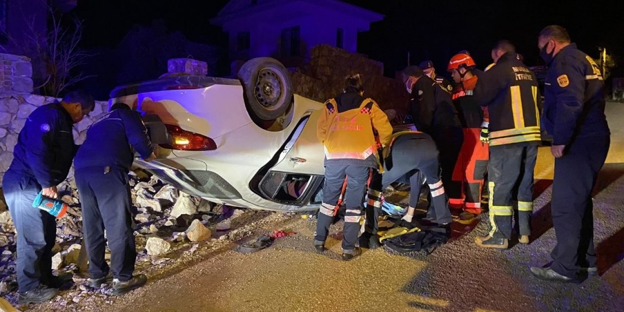 Fethiye’de Takla Atan Otomobilin Sürücüsü Yaralandı