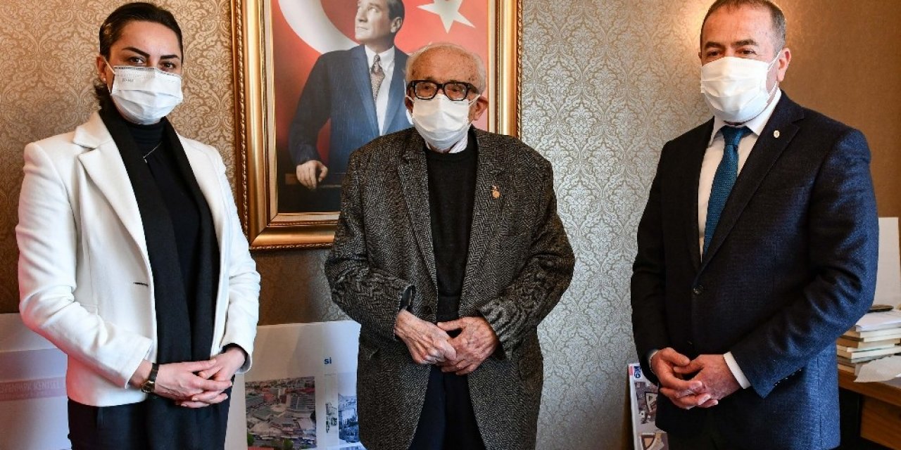 Hanri Benazus Koleksiyonundaki Atatürk Fotoğraflarını Belediyeye Hediye Etti