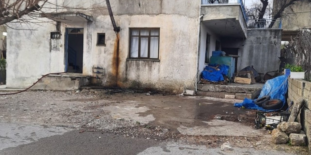 Yangını Fark Eden Oğlu Annesini Alevlerin Arasında Kalmaktan Kurtardı