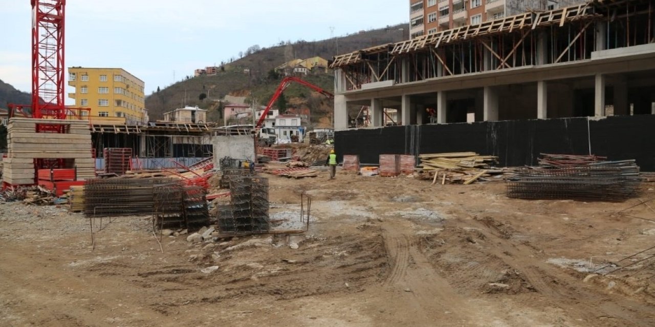 Doğankent İlçesinde Afetin İzleri Siliniyor