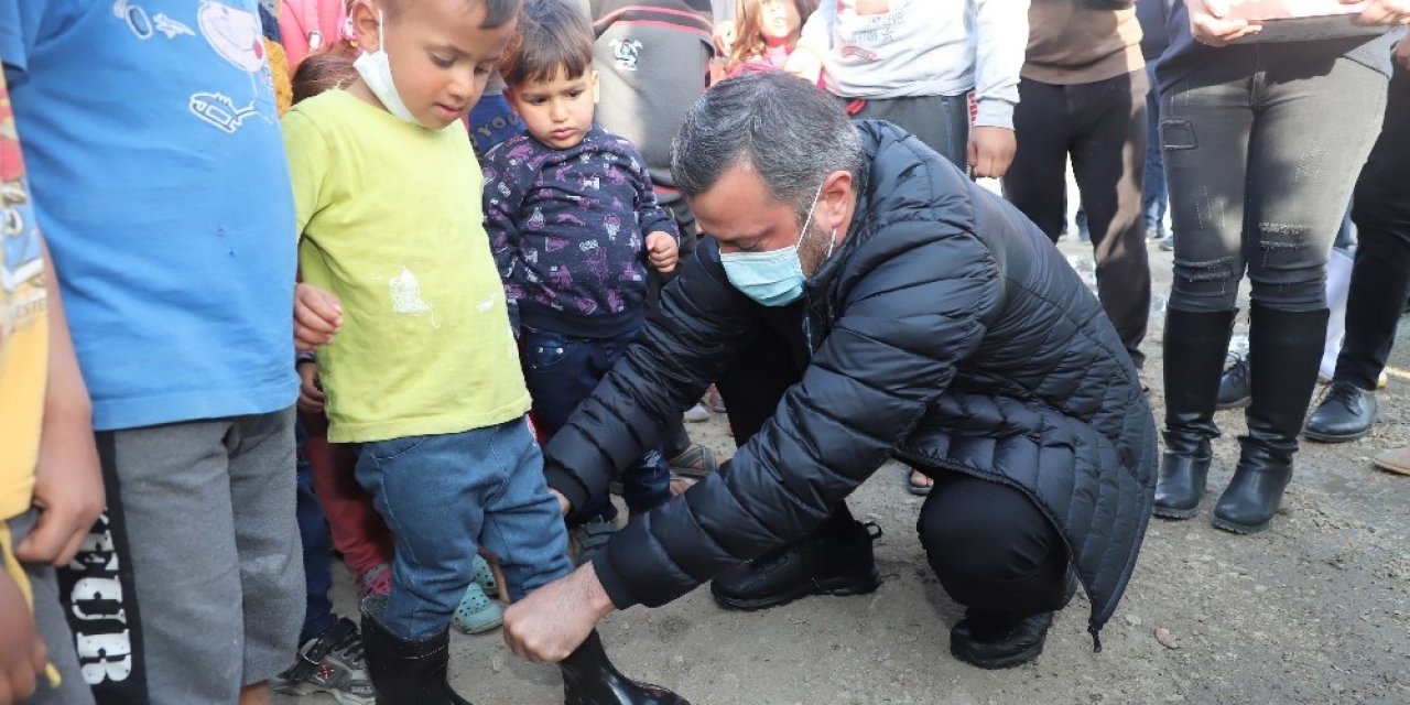 Kocaispir, Çadırları Tek Tek Gezdi Gıda Kolisi Dağıttı
