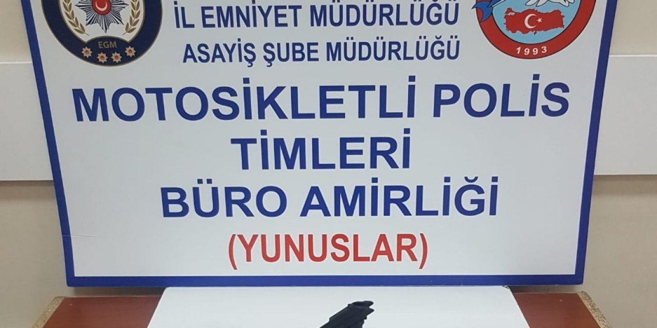 Kütahya’da Bir Araçta Ruhsatsız Tabanca Ele Geçirildi
