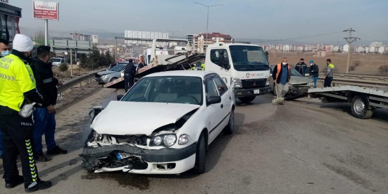 Kırıkkale’de Üç Araçlı Zincirleme Kaza: 4 Yaralı