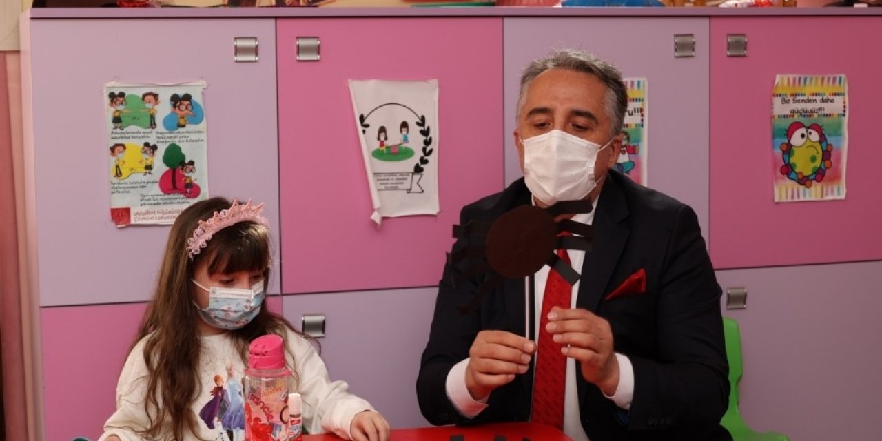 Başkan Savran’dan Çocuklara Boyama Kitabı Sürprizi