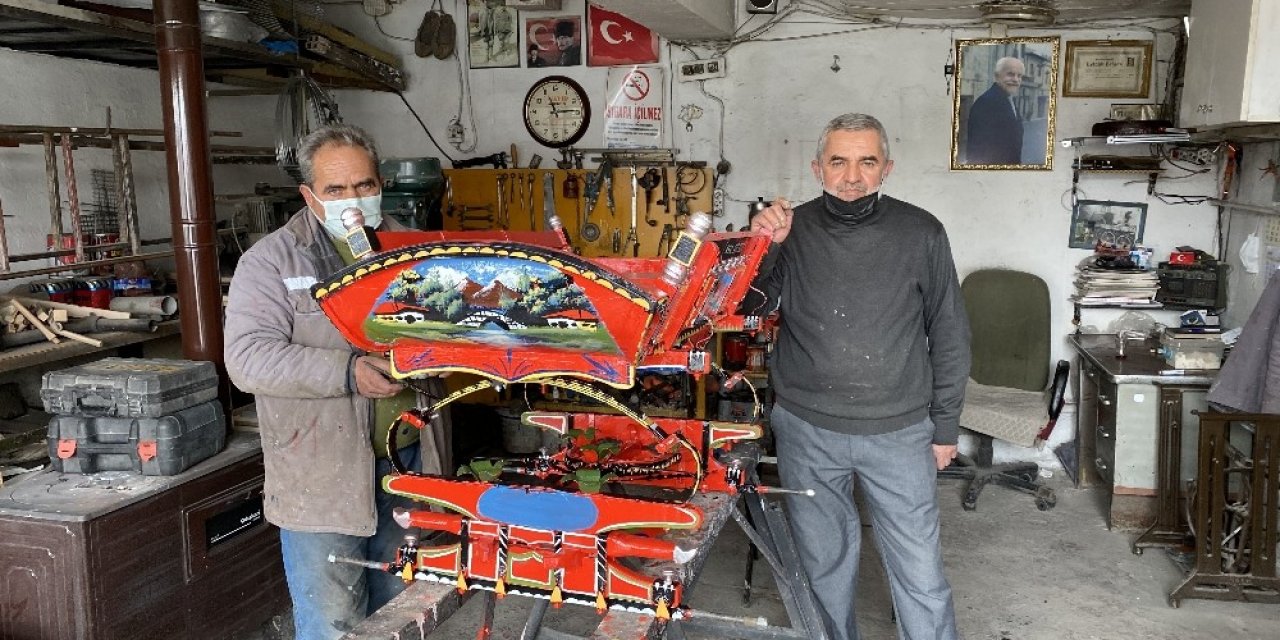 Baba Mesleğini Minyatür At Arabası Yaparak Yaşatıyorlar