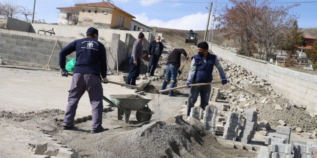 Erzincan’da Yol Ve Kaldırımlarda Bakım Onarım Çalışmaları Başladı