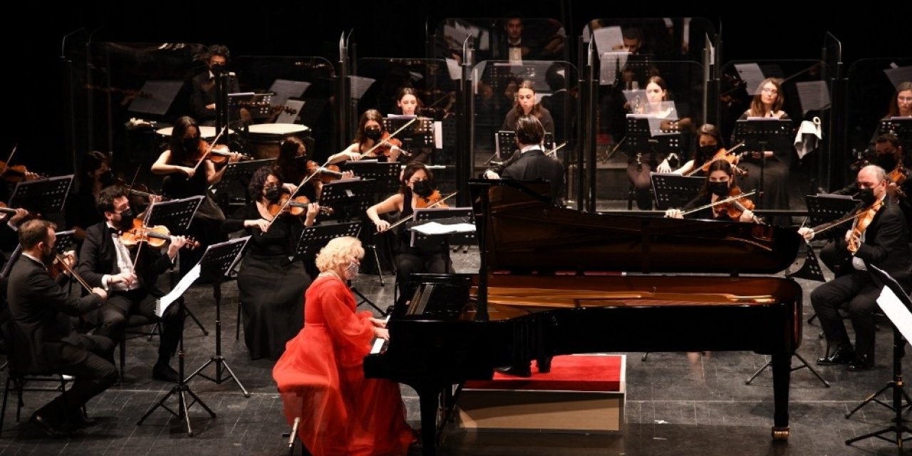 Kadıköy Pandemi Orkestrası İ̇brahim Yazıcı Ve Gülsin Onay’la Sahne Aldı