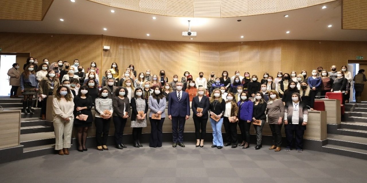 Başkan Arda’dan Kadın Çalışanlara Kitap Armağanı