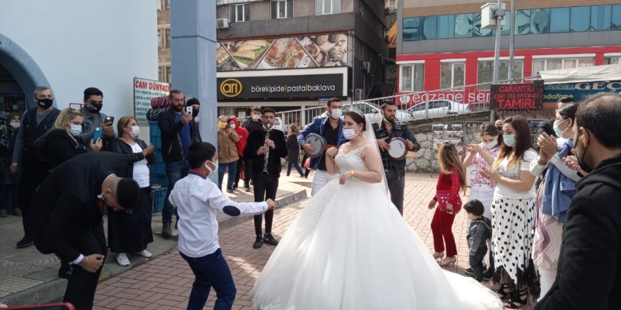 Sokak Ortasında Düğün Yaptılar