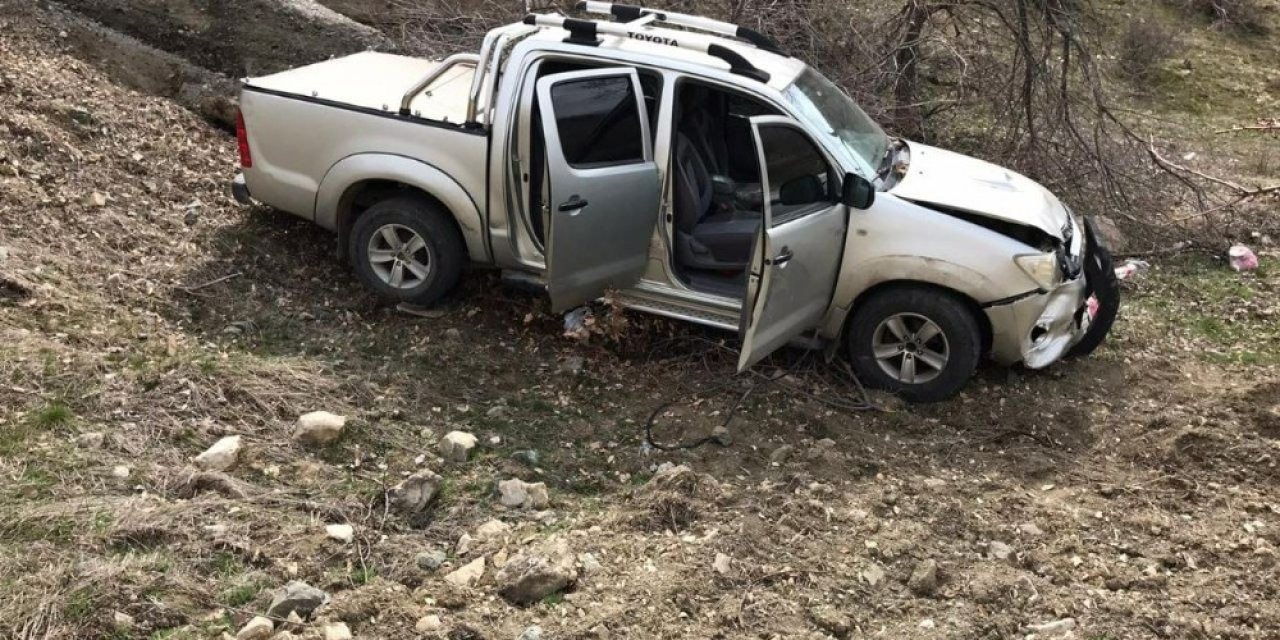 Şarampole Yuvarlanan Kamyonetin Sürücüsü Yaralandı