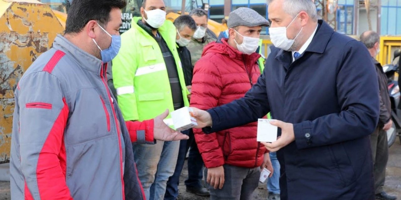 Başkan Hamit Kılıç’tan Kandil Simidi İkramı