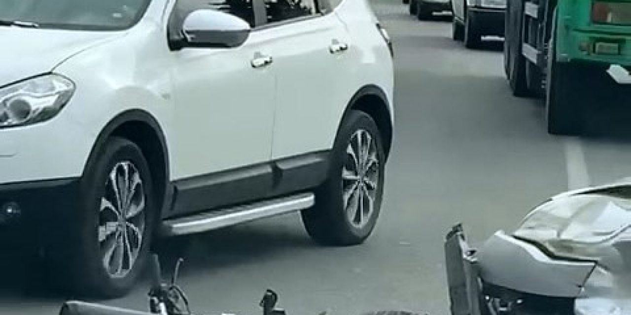 Kamyonet Motosiklete Çarptı: 1 Yaralı