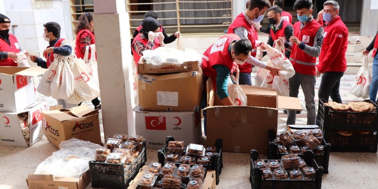Siirt’te Vatandaşlara Kandil Simidi Dağıtıldı